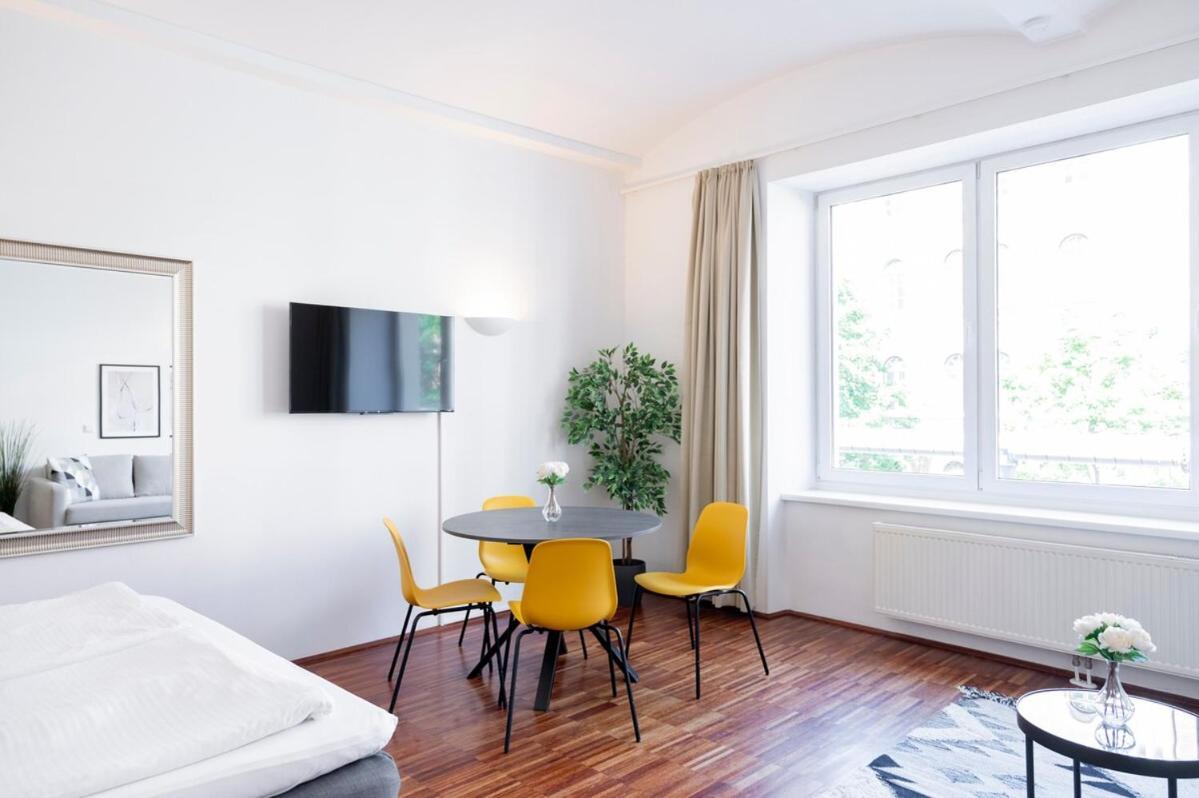 Beautiful In Vienna's Heart Apartment